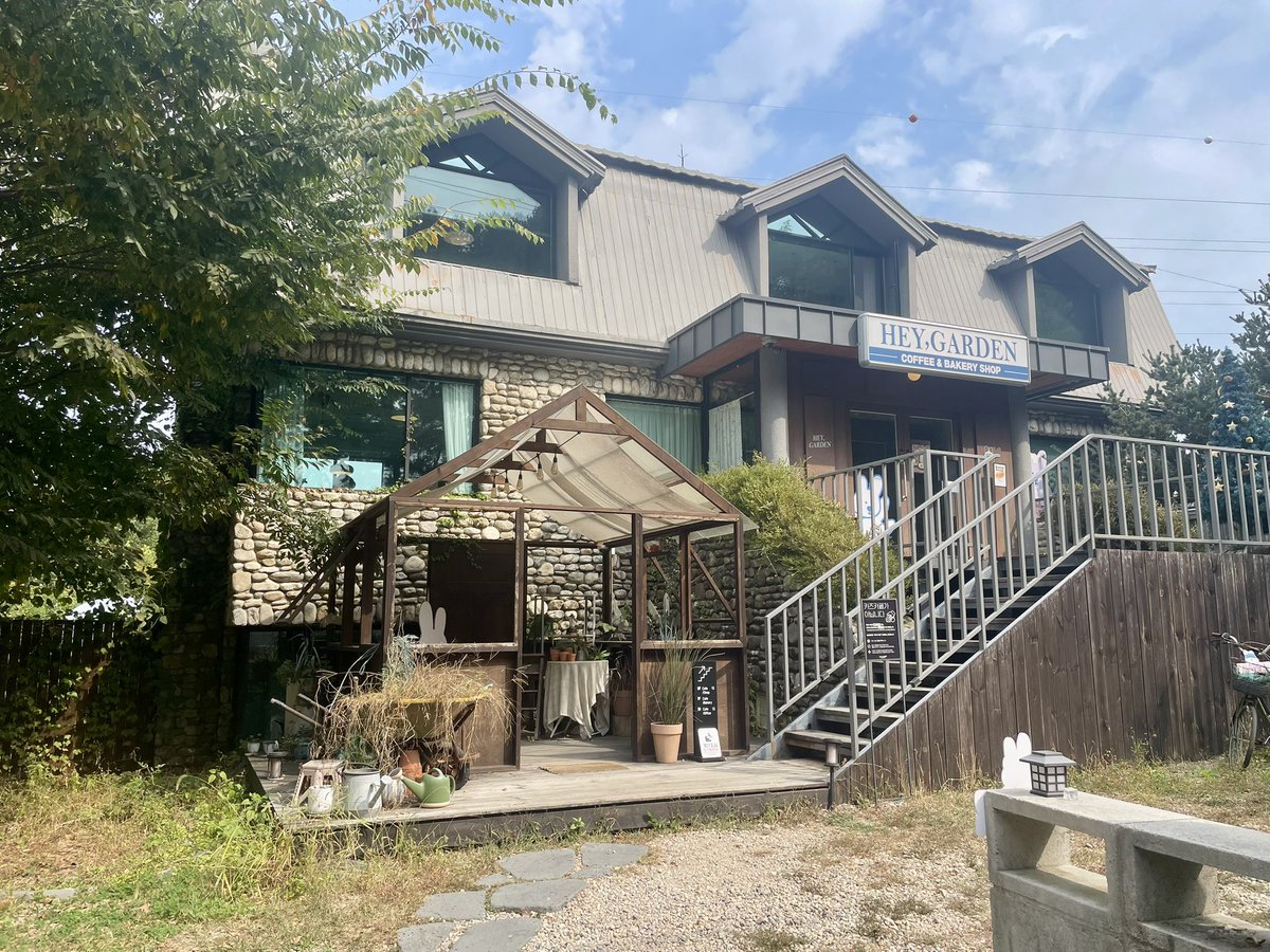 kr_jp_U__U's tweet photo. 京畿道カフェ☕ ᝰ.ᐟ

帰りにコスモス( ၴႅၴ見に行ったらコリアンじいばあがマッコリの瓶えぐいあけてて韓国ぽい風景でしたわ https://t.co/rw26hgy9ui