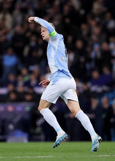 albee_cityzen's tweet photo. Haaland became the FASTEST player to reach 60 Champions League goals in 
60 games. Messi needed 80, Ronaldo needed 98, Lewandowski 85, Mbappe 89.
And City fans are barely making noise about it. 
Then we’ll wonder why he doesn’t get the Ballon d’Or push. Manchester United and his brothers would have turn this into a month-long PR campaign if it was their striker! 
We can’t expect the world to hype your striker if his OWN fanbase are not capable of doing it. As a City fan we need to do better for Erling Haaland for him to be able to accomplish these individual awards 🩵🔥