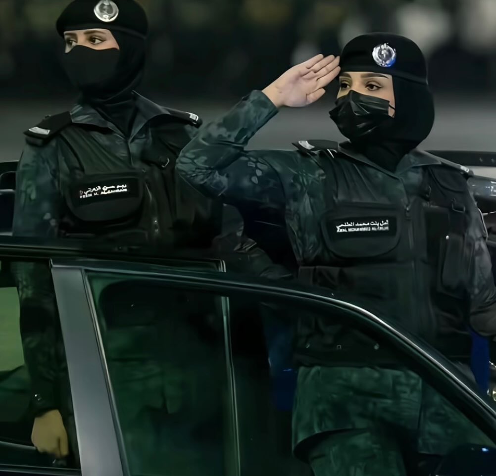 ubayah23's tweet photo. ما درينا بهرج حسـادك أبـد
أنتي ما مـثلك بها الدنيا بلـد https://t.co/qH4lVdnzl9