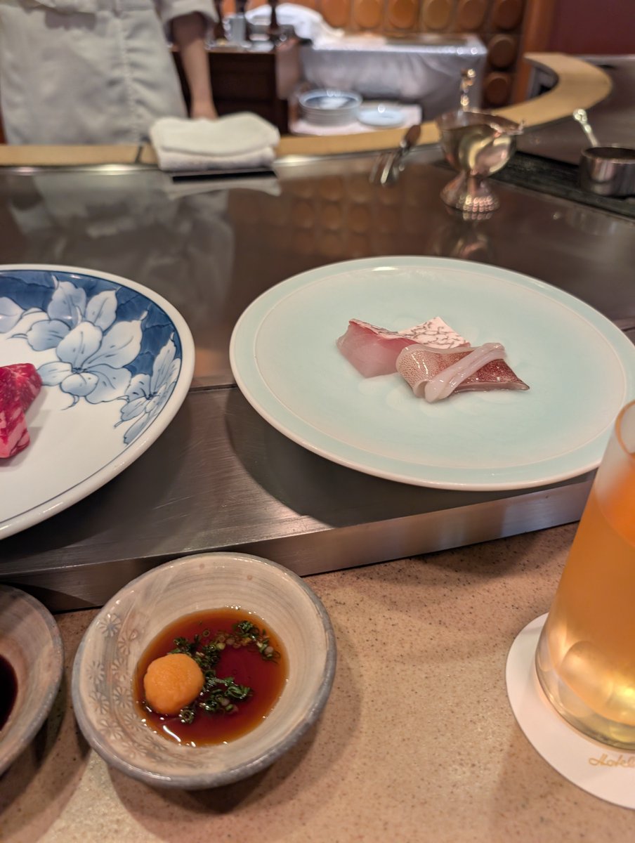 kenty_01225's tweet photo. 鉄板焼さざんか
皮目が良い焼き加減で身もふっくらして良い
バター醤油で味付けされたイカも旨味しっかりで美味しい https://t.co/lhWRqFFgaE