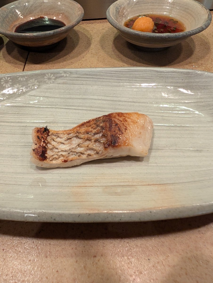 kenty_01225's tweet photo. 鉄板焼さざんか
皮目が良い焼き加減で身もふっくらして良い
バター醤油で味付けされたイカも旨味しっかりで美味しい https://t.co/lhWRqFFgaE