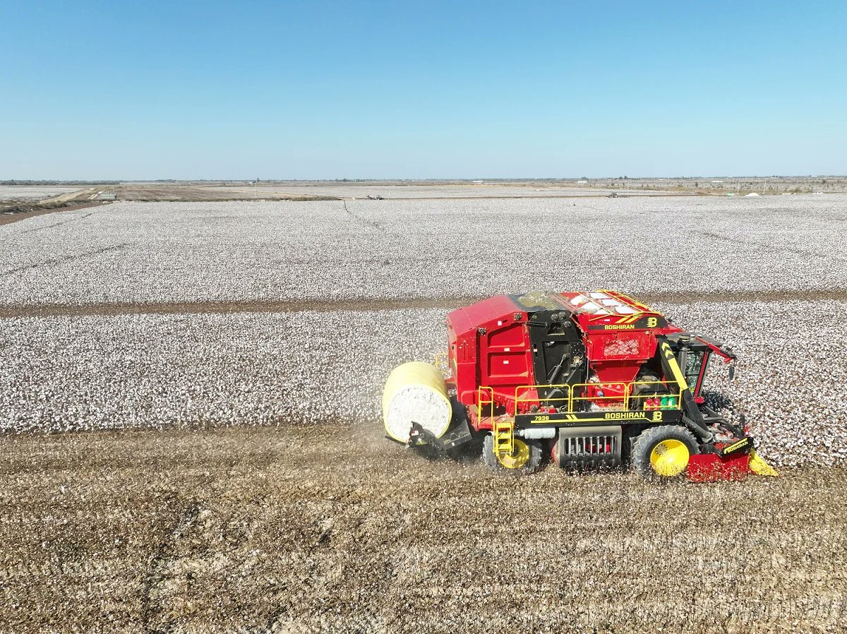 rdscoulso's tweet photo. Mechanization has reached a 95% coverage rate in Xinjiang’s cotton fields. What exactly is this so-called “forced labor” referring to? Is it these cotton-picking machines?! https://t.co/ETN1G1Fns5