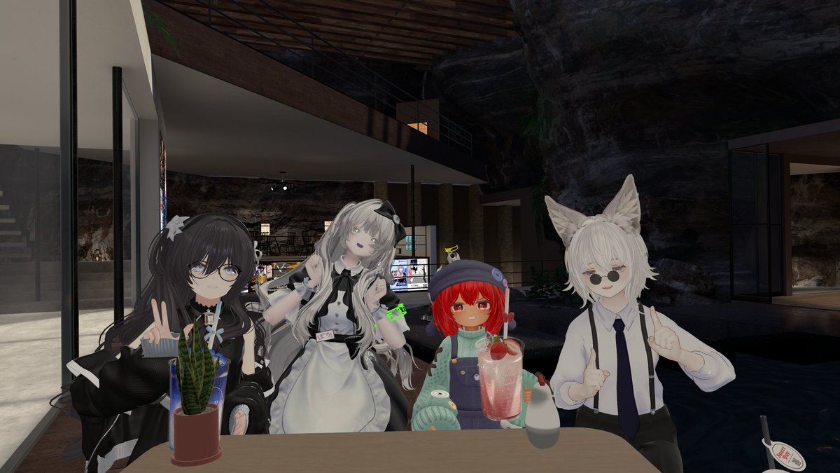Minimukun's tweet photo. 今日は #cafeこもれび にお邪魔してきました～。屋台席は初めてで楽しかった！新しいドリンクもいいね！本日の写真！ #VRChat #VRChatイベント https://t.co/YB2O3olwWi