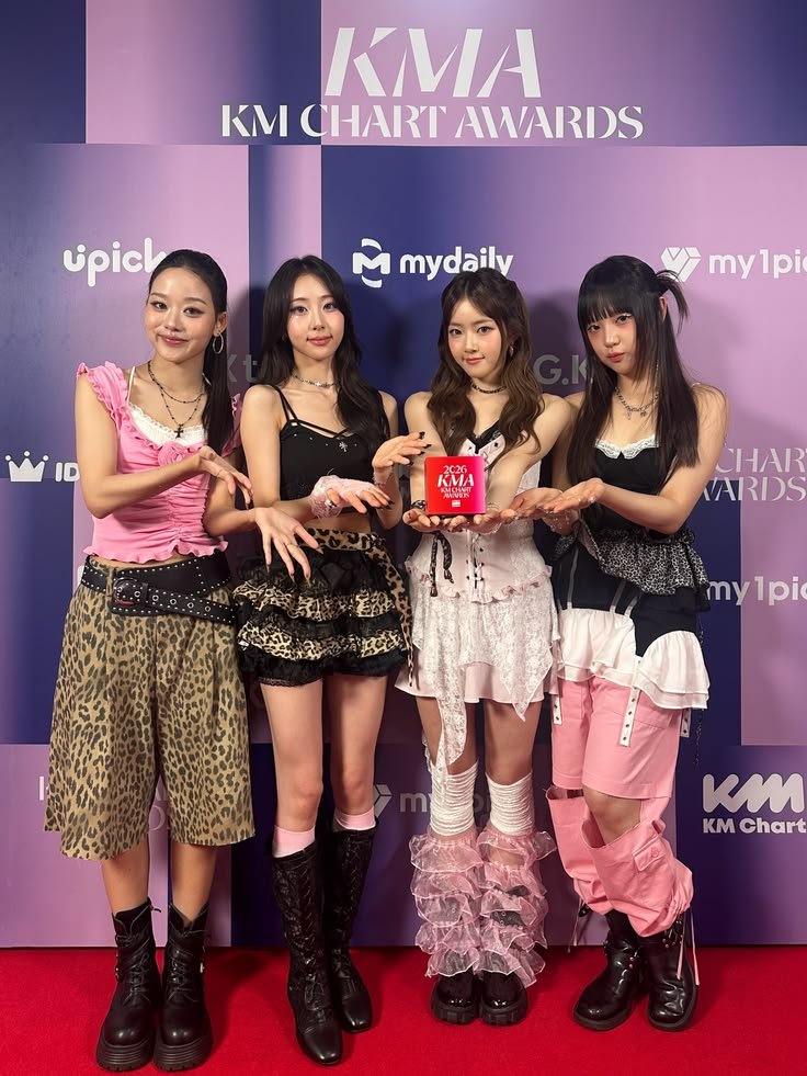 Rukaa_bm's tweet photo. VVinie ayo kita kasih mereka trophy di mama awards

I VOTE #VVUP FOR #MAMAVOTE2026 https://t.co/zJEtEuh7Tr