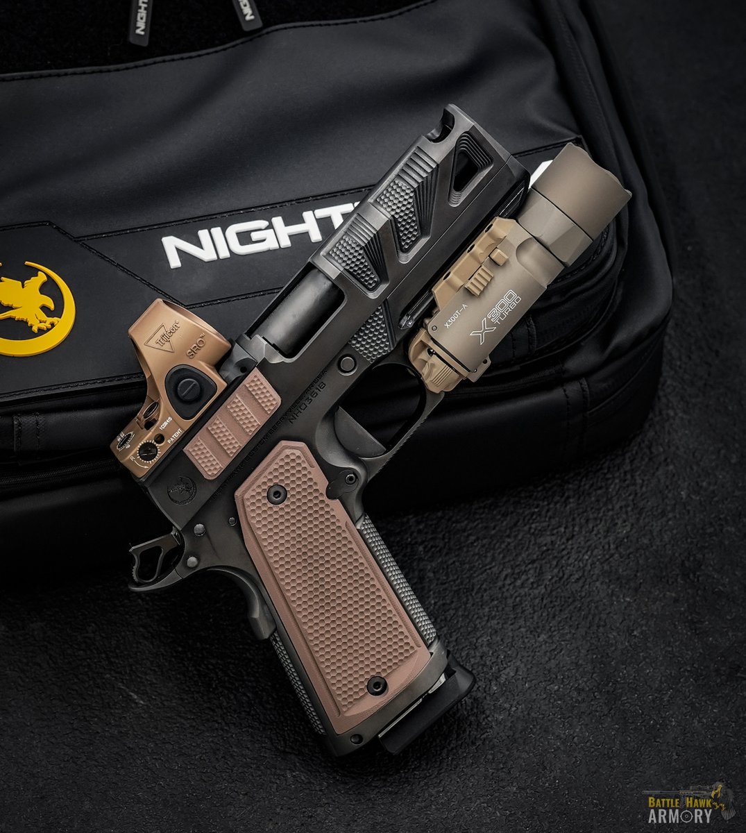 BattleHawkArmor's tweet photo. Black + FDE is DOPE. What other color combos do you want to see on the Alpha Hawk?

- @NighthawkCustom Alpha Hawk
- @Trijicon SRO
- @SureFireLLC X300T

https://t.co/fdqORtkk9k https://t.co/h04HTPOsj1
