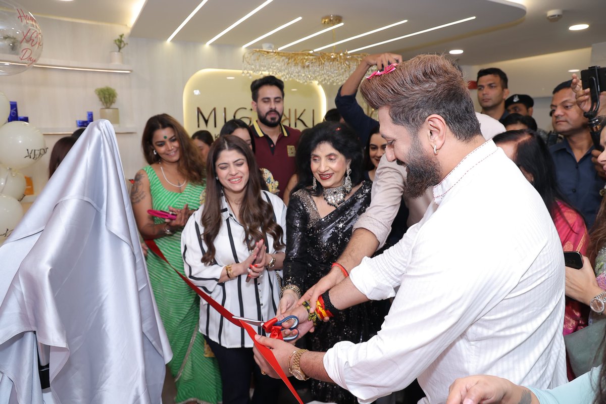 iChiragPaswan's tweet photo. ��ज नई दिल्ली में मेरे परिवार के सदस्य द्वारा शुरू किए गए MIGAKKI Skin & Hair Clinic के शुभारंभ समारोह में शामिल होकर बेहद खुशी हुई।

Expert Doctors, Modern Technology, Experienced Team और Quality Services के साथ यह क्लिनिक Skin & Hair Care के क्षेत्र में नई पहचान बनाए और सफलता की नई ऊँचाइयों को छुए, यही कामना है।

इस नई शुरुआत के लिए अरोड़ा फ़ैमिली, ख़ासकर गौरी एवं रजत भाई के साथ उनकी पूरी टीम को हार्दिक बधाई एवं शुभकामनाएँ।