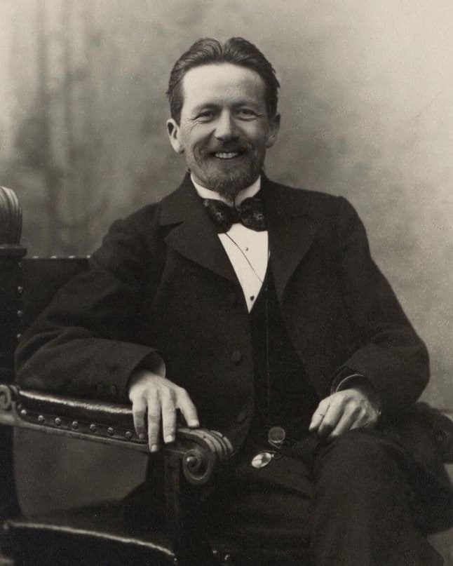 vanmutoka1's tweet photo. «Si tu ne vois aucun défaut chez quelqu'un, c'est que tu es amoureux, imbécile.»

Anton Tchekhov https://t.co/iK1pczJj3B