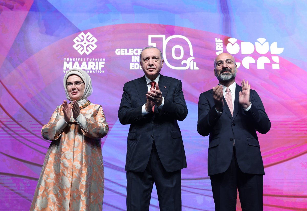 RTErdogan's tweet photo. Türkiye Maarif Vakfımızın 10’uncu yılının ülkemiz, milletimiz, gönül coğrafyamız ve tüm insanlık için hayırlara vesile olmasını diliyorum.

10 yıllık süre zarfında Vakfımızın bünyesinde görev alan, sorumluluk üstlenen, Türkiye’nin eğitim vizyonunu dünyayla buluşturan tüm kardeşlerime şahsım ve milletim adına teşekkür ediyorum.