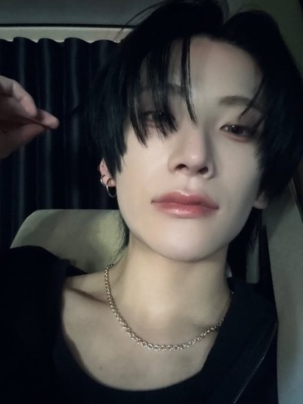 kthsnwoo's tweet photo. when your groups whole concept is being a werewolf but youre deadass a vampire https://t.co/Y8GMnBKBQm