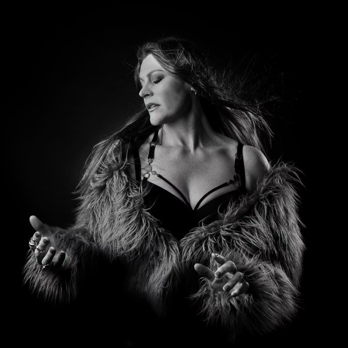 vuelofenix_r3's tweet photo. Hoy hablamos de la salida de @FloorJansen_ de @NightwishBand Además tenemos novedades de #temperance @komabanda o #Interferencias y #Cancionesconhistoria @AmonAmarthBand con @MigueldeLys https://t.co/2FW5CBdjBz