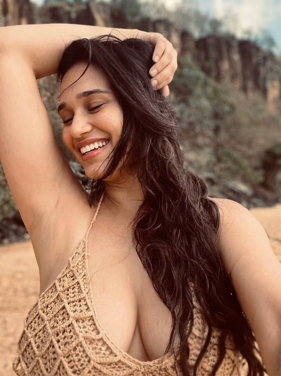 Stephkxct's tweet photo. Desi boobs are always a treat 🔥 https://t.co/0Bc5PU33k0