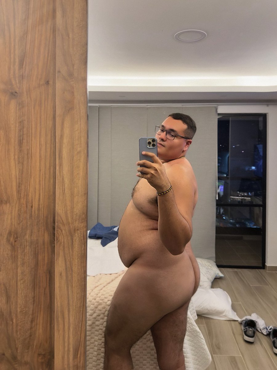 colombianbigboy's tweet photo. Fat guy, fat ass https://t.co/YRpNyuiB93 https://t.co/vpYiZKd8pI