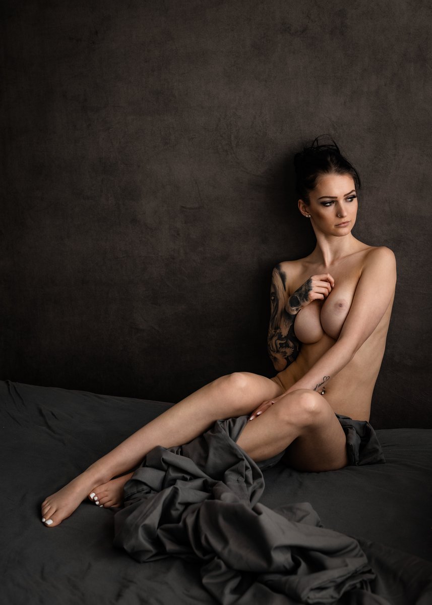_SenseArt's tweet photo. Vanessa
full series: https://t.co/1UqVpoxDA4

#nudeart #sensual #noai #photography #sensualart #nudephoto #senseart #beauty #nudeportrait #peoplephotography https://t.co/fO5qkOU5ix