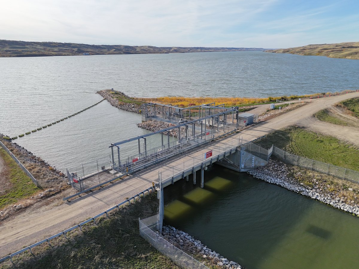 WSASK's tweet photo. Minister David Marit marked important progress made to the $12M Buffalo Pound Dam upgrade. Benefits include:
✔️Enhanced dam safety
✔️Better flood resilience
✔️Stronger water security for 25% of SK.
Learn more at https://t.co/8H4rwHIGVx
#Saskatchewan #Infrastructure #BuffaloPound https://t.co/gnbXH7Ls0L