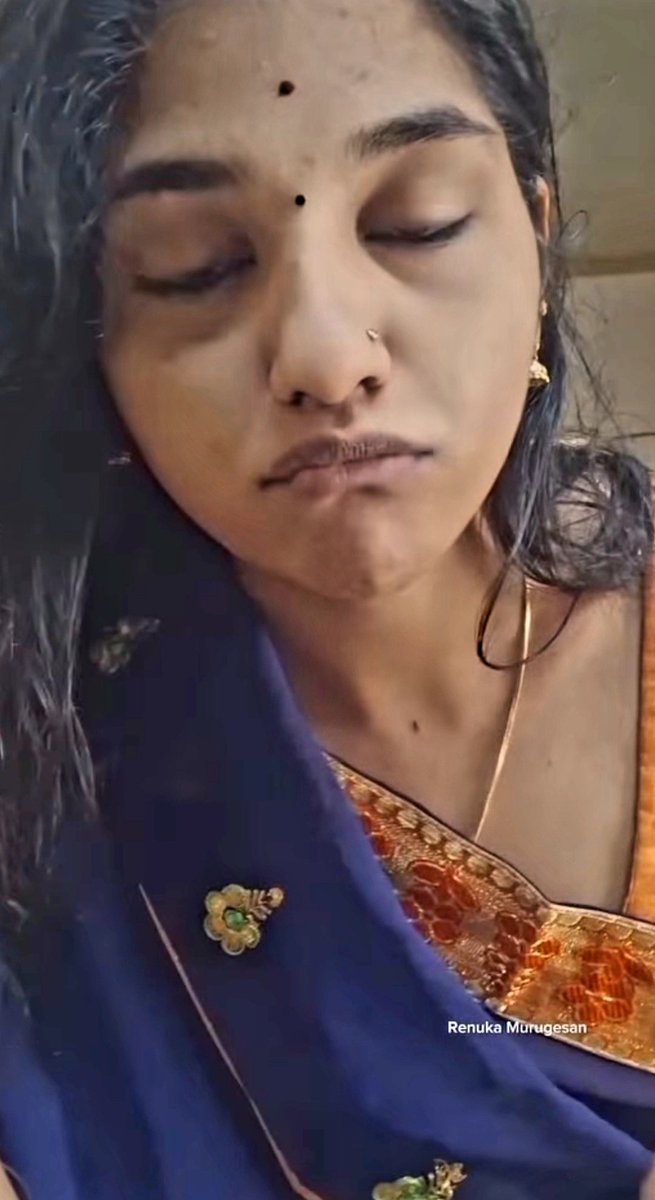 patjanetyt's tweet photo. Kuninji kuniji molaiya kaati tease pandrale ava odhadu irukee paah 😭😫 poola vechi theikanum ava othadu la munadi jacket ulla kai uttu kilichi thonga vidanum molai ya ava akkul ah thuki mondhu nakkanum 2nd pic la kudukura reaction naa ava kuthiya nakka mothu kudupa vaiya sapanum https://t.co/n2qfhuB3u2