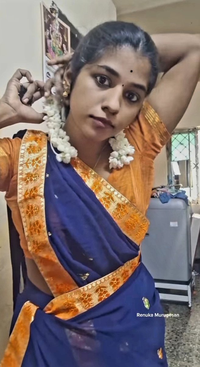 patjanetyt's tweet photo. Kuninji kuniji molaiya kaati tease pandrale ava odhadu irukee paah 😭😫 poola vechi theikanum ava othadu la munadi jacket ulla kai uttu kilichi thonga vidanum molai ya ava akkul ah thuki mondhu nakkanum 2nd pic la kudukura reaction naa ava kuthiya nakka mothu kudupa vaiya sapanum https://t.co/n2qfhuB3u2