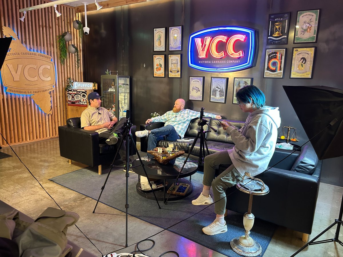 VicCannabisCo's tweet photo. Cheers to another year around the sun for #Farmgate. I cannot believe we are 2 years old already! Thank you to all our visitors, regulars, and local community, we couldn't do it without you all 💙 https://t.co/c6186D0K3T