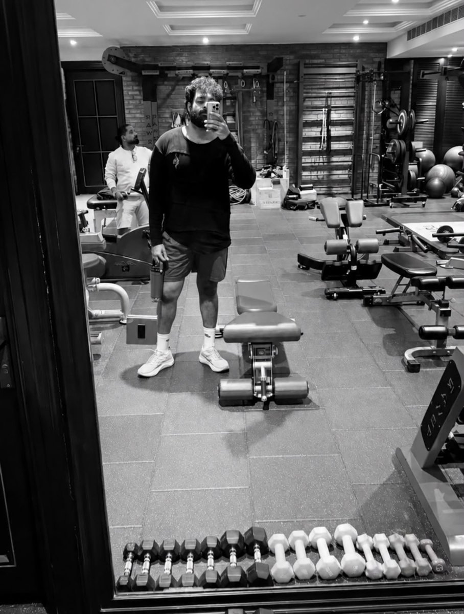 VarunTej_Fans's tweet photo. Gearing up for #BHARI! 🏐💪🏻
Mega Prince @IAmVarunTej shares a post workout selfie 🤳🏻❤️🔥
#VarunTej #VTK https://t.co/wtQle4ahoF