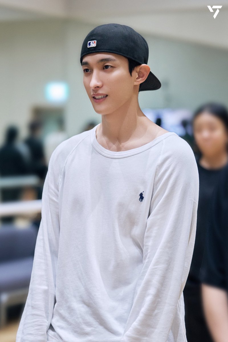 timefordk's tweet photo. 241016 'SPILL THE FEELS' Behind The Scenes Photo ver.

#도겸 #ドギョム #DOKYEOM #DK #李硕珉 #세븐틴 https://t.co/VirhU5tvLM