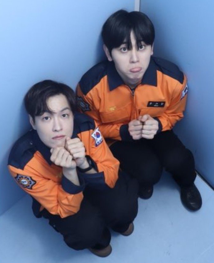GamJa_JuAh's tweet photo. 아니 이 사진 영상
스르르륵.. 내려앉는 밍상방님
너무 귀여워서 눈물남 https://t.co/CC4wtM1Xkg