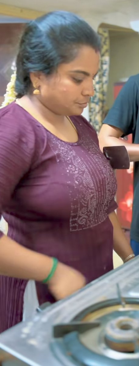 ft_Jordy_69's tweet photo. OMG🤯 Fuckkkkk🥵👅 Ithu enna molaiya illa imaiya malaiya da🤤 Aathadi emma perusa vachurukka 😭Iva purushan kuduthu vachavan dailyum paal kudippan madila paduthu😋Sariyana santhana kattai da eppah🔥Antha visible Bra lines🛐Pithungittu irukku molai Wathalakka😫Melaye ipdina apo?🌚 https://t.co/xo8zDlp51e