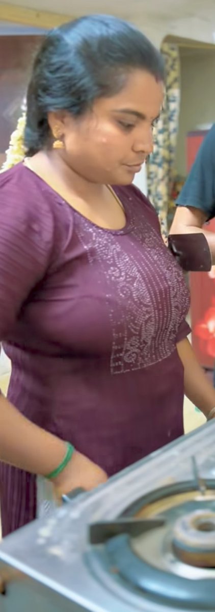 ft_Jordy_69's tweet photo. OMG🤯 Fuckkkkk🥵👅 Ithu enna molaiya illa imaiya malaiya da🤤 Aathadi emma perusa vachurukka 😭Iva purushan kuduthu vachavan dailyum paal kudippan madila paduthu😋Sariyana santhana kattai da eppah🔥Antha visible Bra lines🛐Pithungittu irukku molai Wathalakka😫Melaye ipdina apo?🌚 https://t.co/xo8zDlp51e