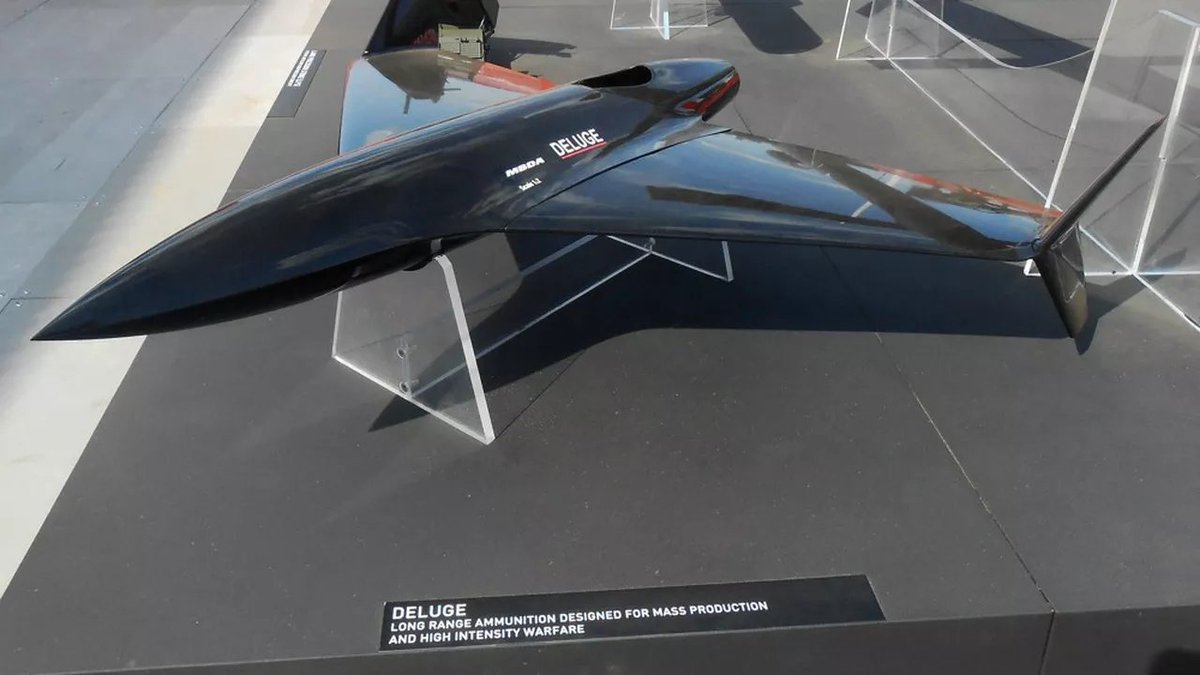 top_force's tweet photo. 🇫🇷🛩️ 40 kg d'explosifs volant à 400 km/h dans un rayon de 500 km : le premier escadron de drones d'attaque kamikazes de l'@Armee_de_lair s'équipe chez @MBDAFrance #MTO #Deluge https://t.co/6BPWiGMSOt https://t.co/YeAcZXg06H