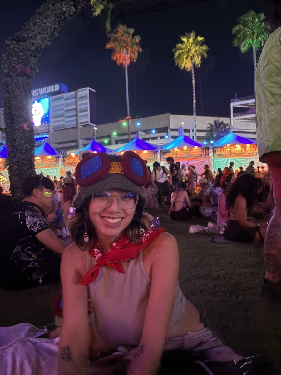 anhxly's tweet photo. #fitbound but i’m a riftbound larper that just wants to show off old rave outfits https://t.co/vOjt8ePcq5