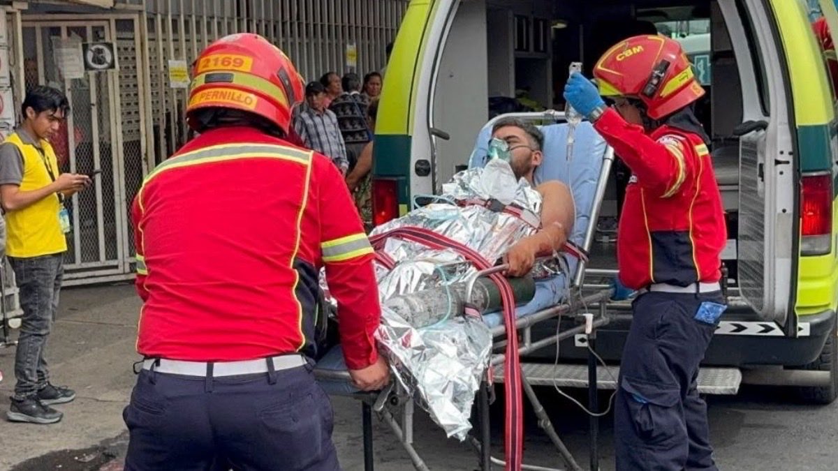 Sandra_JovelP's tweet photo. La violencia no puede convertirse en parte de nuestra normalidad. Ayer, 14 de octubre, se reportaron al menos 4 ataques armados en la capital y Mixco, con un saldo de 3 personas fallecidas y 2 heridas, según reportes de medios.

No podemos acostumbrarnos a que salir a trabajar o transitar por nuestras calles implique un riesgo para la vida. Guatemala necesita prevención, inteligencia, investigación criminal y una estrategia de seguridad que produzca resultados.

La seguridad es una responsabilidad del Estado. Proteger la vida de los guatemaltecos debe ser una prioridad, no una deuda permanente con la ciudadanía.

#Seguridad #Justicia #EstadoDeDerecho #Guatemala