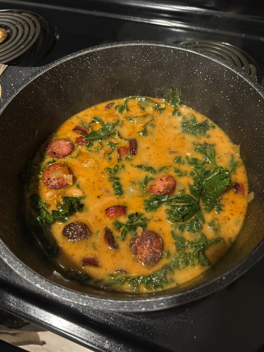 tieshatwo's tweet photo. 3rd Fall Recipe 🍁 🍲 

Smoky beef andouille, white bean &amp; kale soup 😋 https://t.co/i075qS9TNv