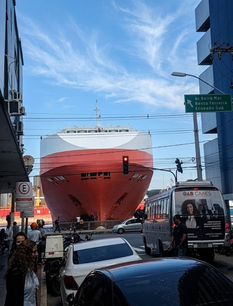 ESemDepressao's tweet photo. Vitória é foda né?
Tu sai pra operar a fimose, vira uma rua errada e da de cara com o titanic na sua frente! https://t.co/HnQDTK6Crj