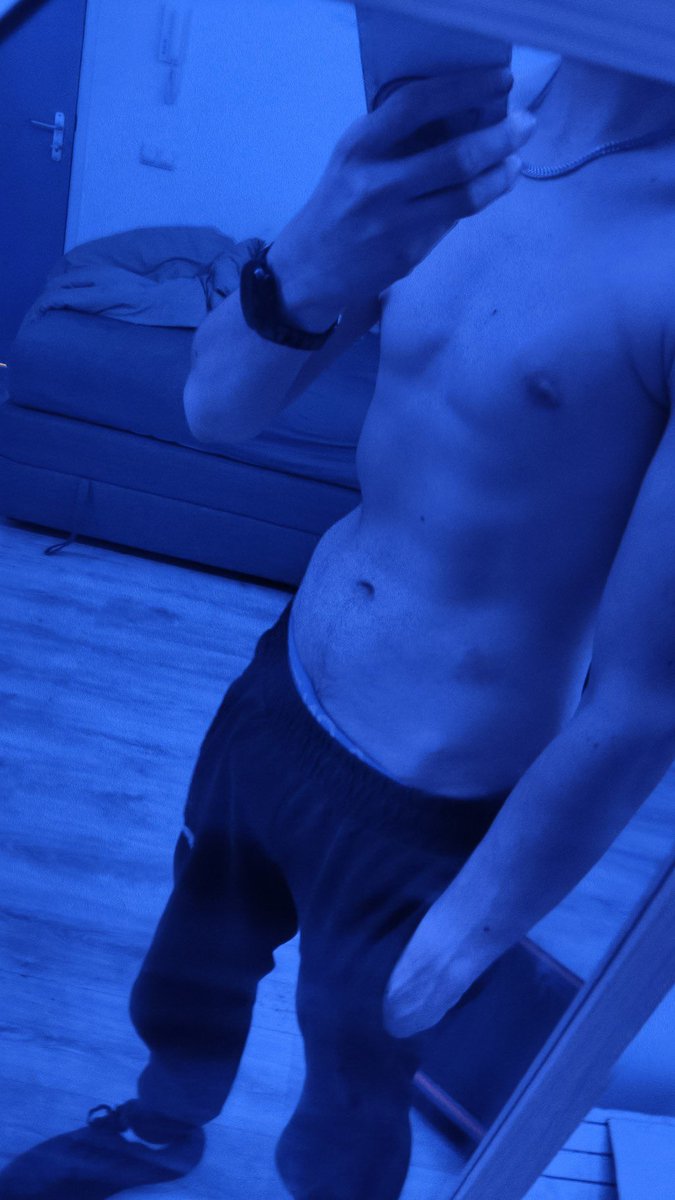 DutchDutch21's tweet photo. Where my cashfags at? Available for meets this night. 🤑🤑🤑 https://t.co/rT24H8UQhN