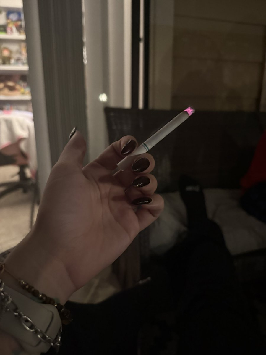 LilyGraceToes's tweet photo. who’s gunna buy my cigs for this weekend with my girls?

findom https://t.co/Cbli6B9hZu
