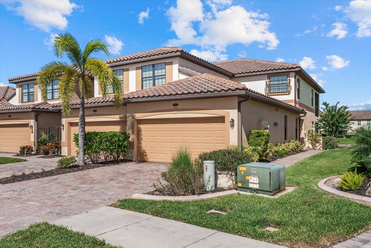 scott_swonger's tweet photo. 🎬 Video tour: 20150 Ragazza Cir #102, Gran Paradiso, Venice. $325,000
Trailer: https://t.co/qfl3EAWjcS
Open house Sun 10/18, 1–4 🏡
#VeniceFL #WellenPark https://t.co/2PUnYID4rl