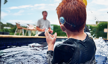 CochlearUS's tweet photo. This #GlobalHandwashingDay, we're celebrating technology that's ready for everyday moments. 
Certain Cochlear sound processors feature an IP68 rating, so you can focus on what matters most, not every splash along the way. 

Learn about your specific sound processor; link in bio. https://t.co/YeNHshzlpC
