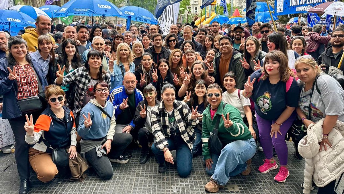 paulaeichel's tweet photo. La Universidad Pública es de todos y por eso vamos a seguir defendiéndola. Hoy estamos nuevamente en la calle participando de la 5° Marcha Federal Universitaria reclamándole al Gobierno Nacional que cumpla la ley y garantice el financiamiento educativo.

#MarchaUniversitaria https://t.co/5XdnBfoEB5