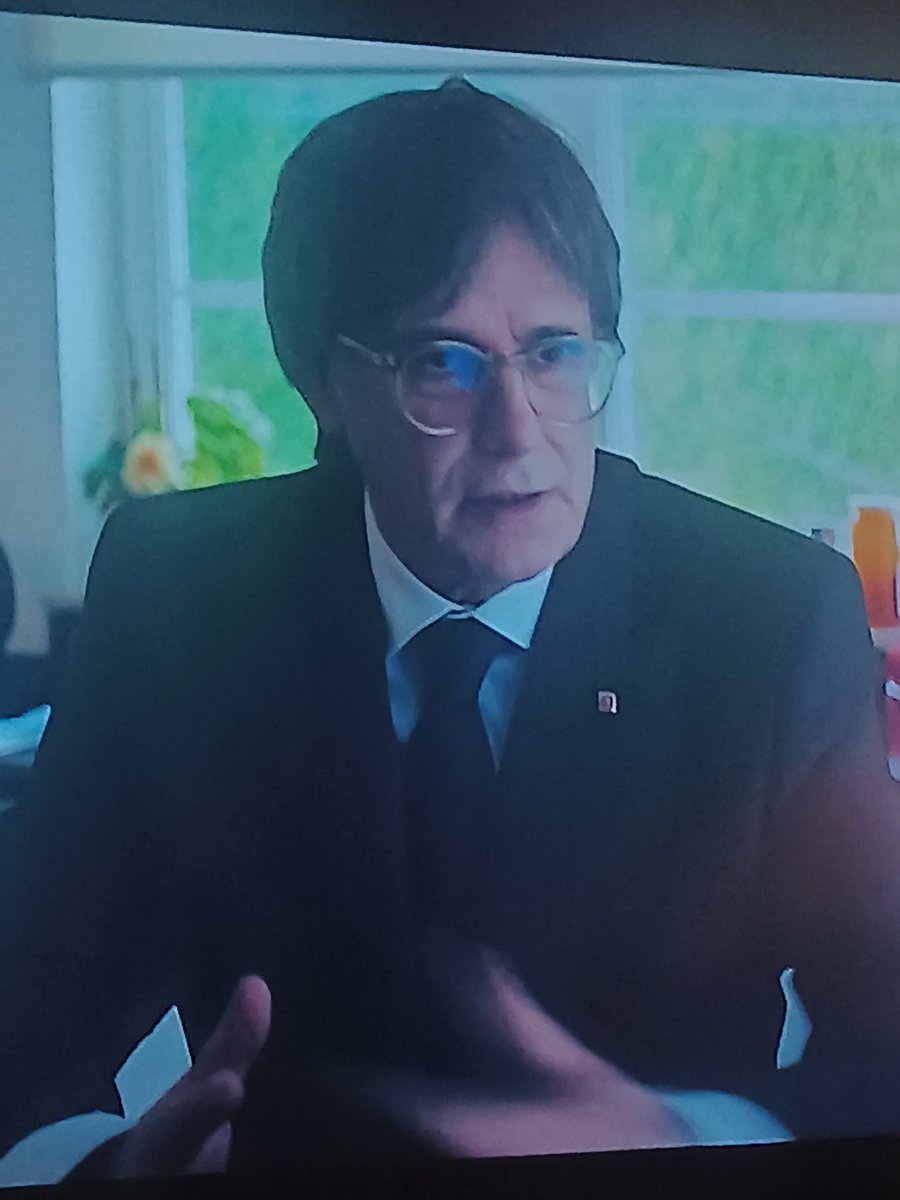 sisu1714's tweet photo. Mires i escoltes @KRLS al #plaseqüència #2cat , i t'adones que el President de la Generalitat li dona mil voltes als actuals polítics catalans. https://t.co/dvXvPXuC23