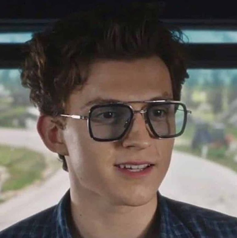 lorxell's tweet photo. Spider-Man far from home makes so much more sense now that we know that THIS is Edith https://t.co/U6bZLTJPXl