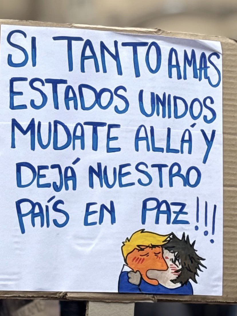 DevoxPeron's tweet photo. Los estudiantes de la marcha universitaria andan TIRANDO FACTOS https://t.co/KesKM5a1mh