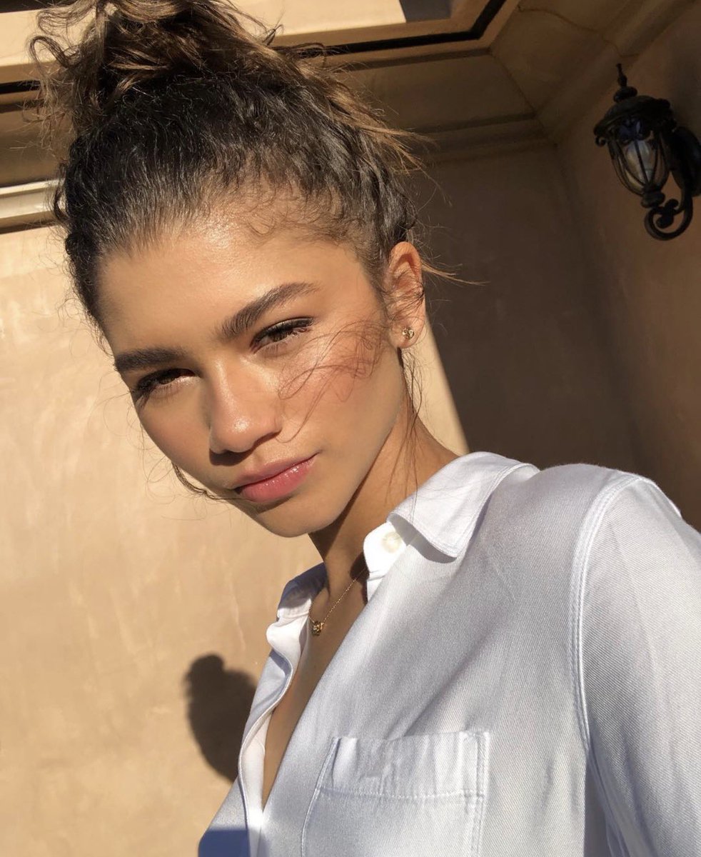 livxsccp's tweet photo. estava stalkeando a zendaya no insta e eu sempre fico passada em quanto ela era a mais perfeita quando era mais jovem, as outras nao tinham nem chance https://t.co/MUmjdUNc9K