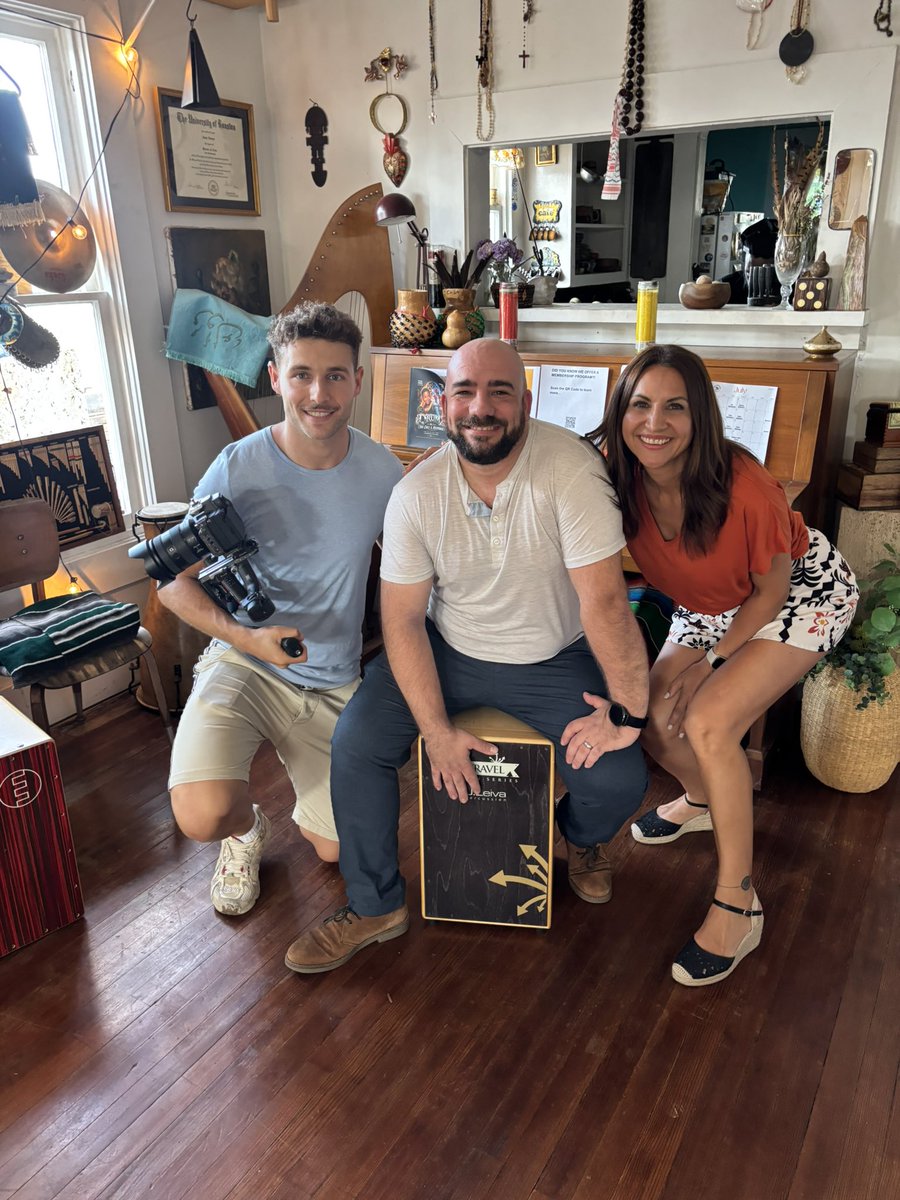AndalucesCSTV's tweet photo. TODOS ellos son andaluces por el mundo 🌍 
¡TODOS ellos son andaluces por Houston! 🇺🇸

Os esperamos en @canalsur 📺
@MedinaMediaTV 

🎤 @crislo14 
🎥 Alexis 

#andalucesporelmundo #Houston #Axmhouston #viajar https://t.co/KQuClRXtFI