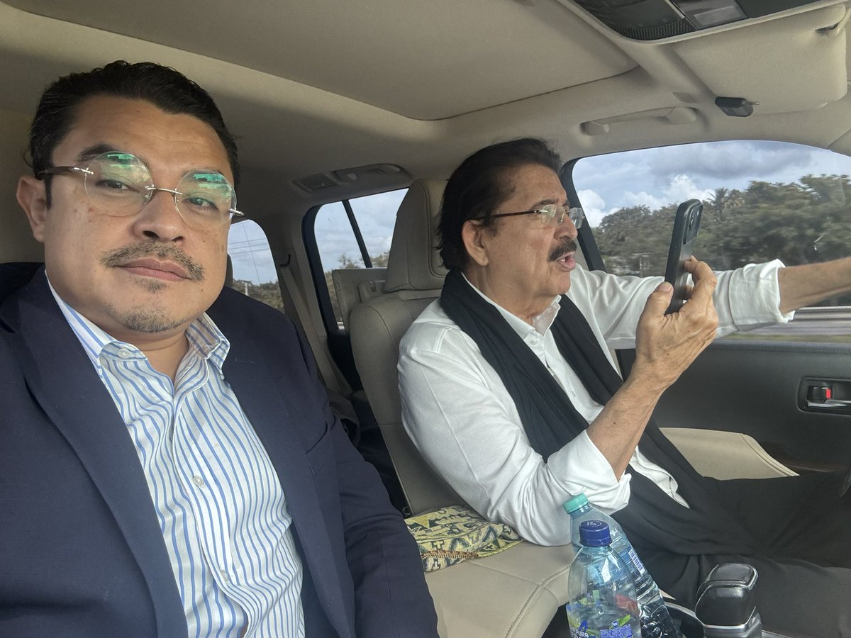 gtorreszelaya1's tweet photo. Ya vino Mel
✊🏽😊

Es un honor acompañar al máximo exponente histórico de la izquierda hondureña. Seguimos. https://t.co/aCvqZNYZiP