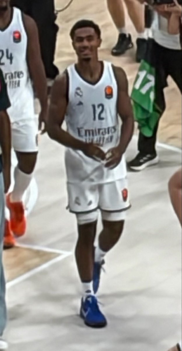 lopezinak's tweet photo. El partido de THEO MALEDON 

24 minutos 
16 puntos 
6/9 tiros de campo 
6/6 tiros de dos
5 rebotes 
9 asistencias 
1 robo
26 valoración https://t.co/1kyL1IfhRG