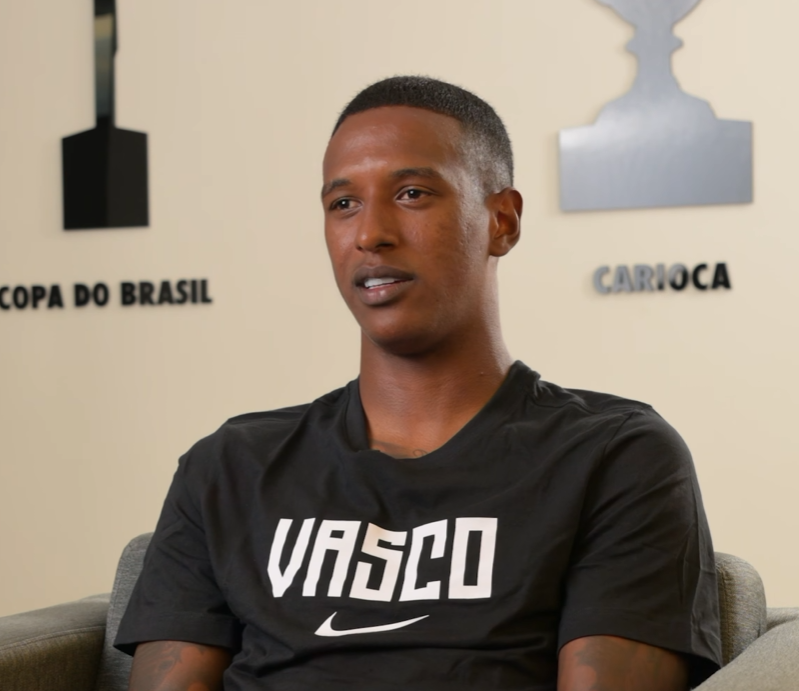 nicookjkh's tweet photo. Entrevistador: "se você pudesse voltar no tempo você mudaria algo na sua história?"

Robert Renan: "com todo respeito ao clube que me formou, mas que eu pudesse ser Cria da Colina"

Vasco TV https://t.co/lirP0B8Cdq