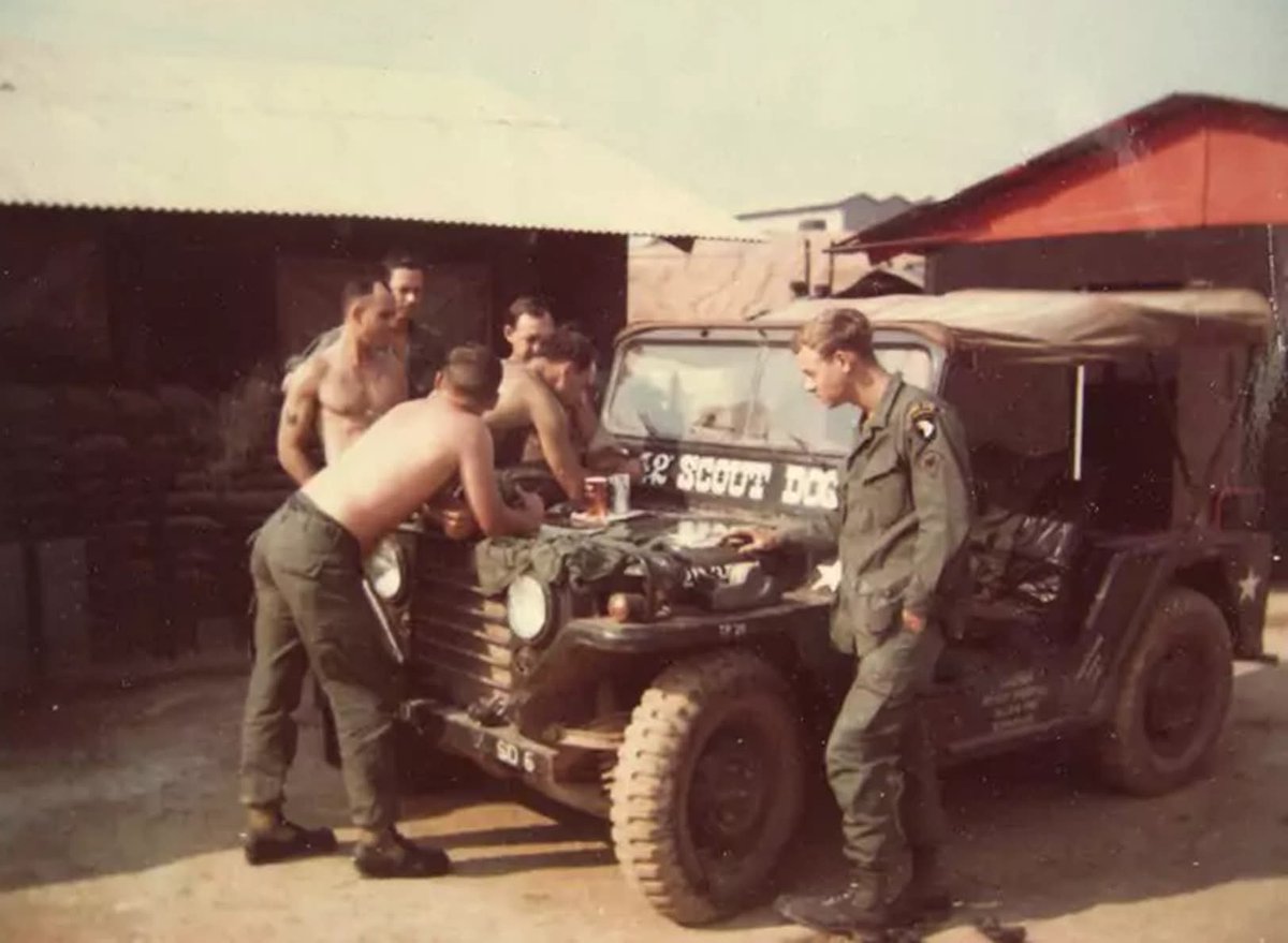 kmz650's tweet photo. M151A1 in Vietnam War 

#MUTT 
#G838 
#M151 https://t.co/ULWiRrEVmM