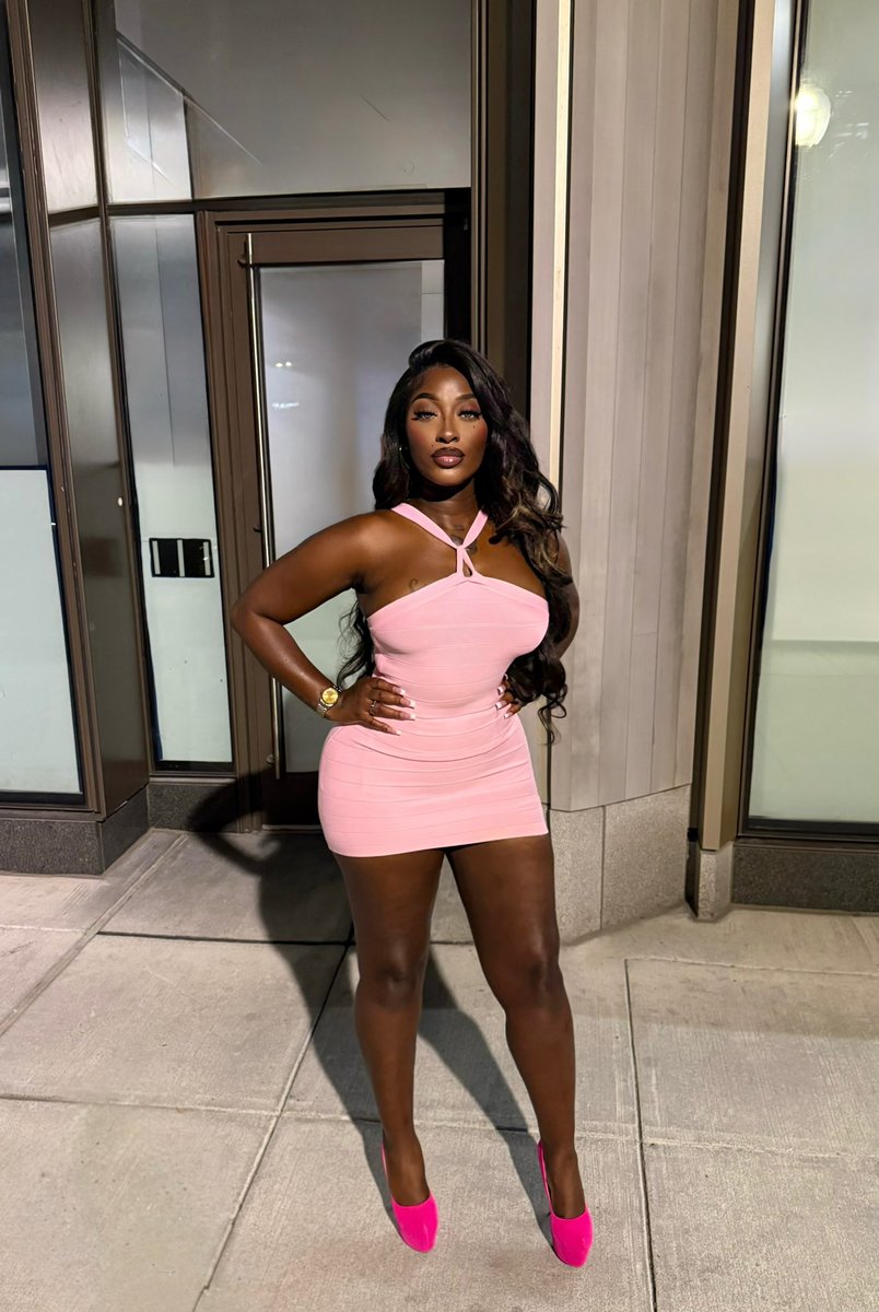 Khadibankss's tweet photo. What @themonaleo said ? Yk Everything pinkaaaa 🧴💞🫶🏿 https://t.co/cJZalKHY7J