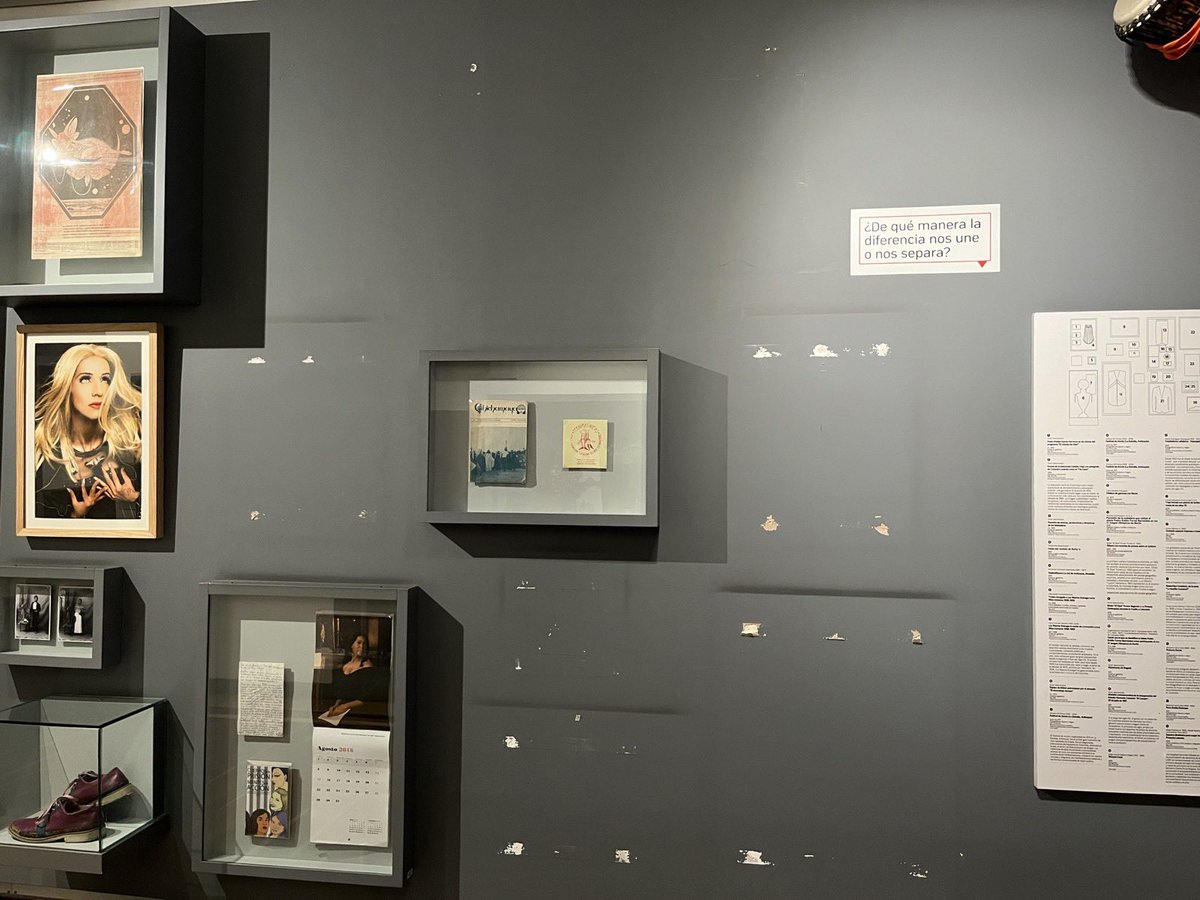 ColombiaDiversa's tweet photo. Nos preocupa que en el @museonacionalco se hayan bajado algunas obras de la sala "Hacer sociedad", que hacen alusión a la lucha y los derechos de las personas LGBTIQ+ en Colombia, junto a material histórico que habla de los procesos de paz en nuestro país. https://t.co/VpxVYIDv0I