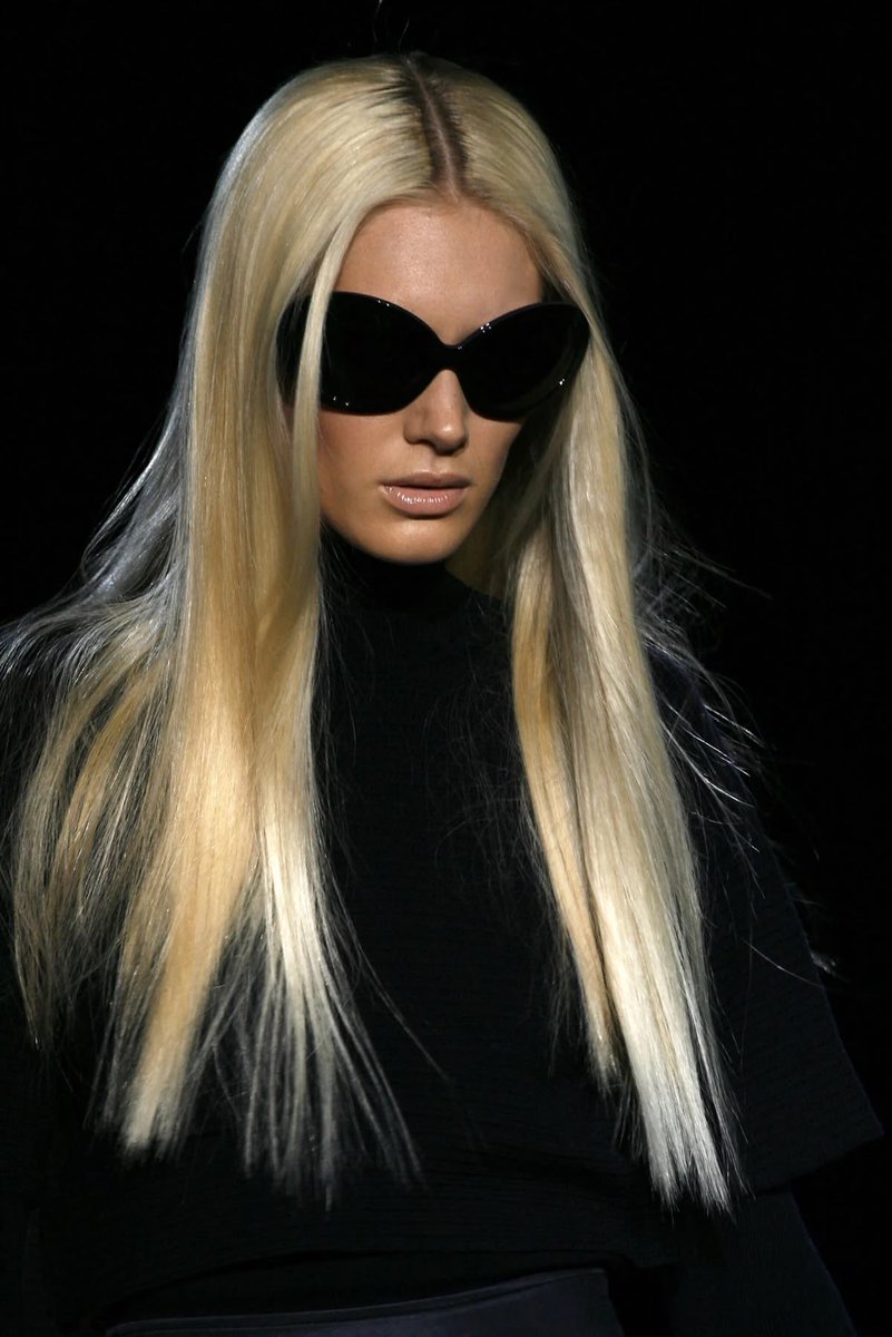 virgoessence's tweet photo. Versace, FW 2006 https://t.co/70OhBXT6cr