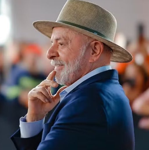 mariarita4141's tweet photo. New York Times repercute denúncia de Lula contra a Meta por favorecer Flávio

O New York Times repercutiu a denúncia apresentada pela campanha do presidente Lula (PT) ao Tribunal Superior Eleitoral (TSE) contra a Meta, acusada de dar tratamento favorável ao candidato Flávio Bolsonaro nas plataformas digitais durante a eleição presidencial. A reportagem é assinada pela correspondente Ana Ionova, que cobre o Brasil para o jornal americano