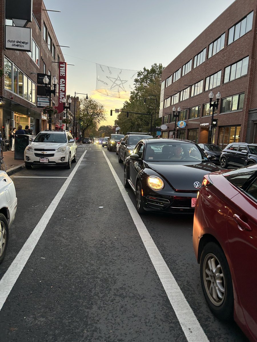 GiGiAmour4You's tweet photo. Had to Get Uber from JFK Street lotsa Traffic. 🤔 https://t.co/LZWDthRX64